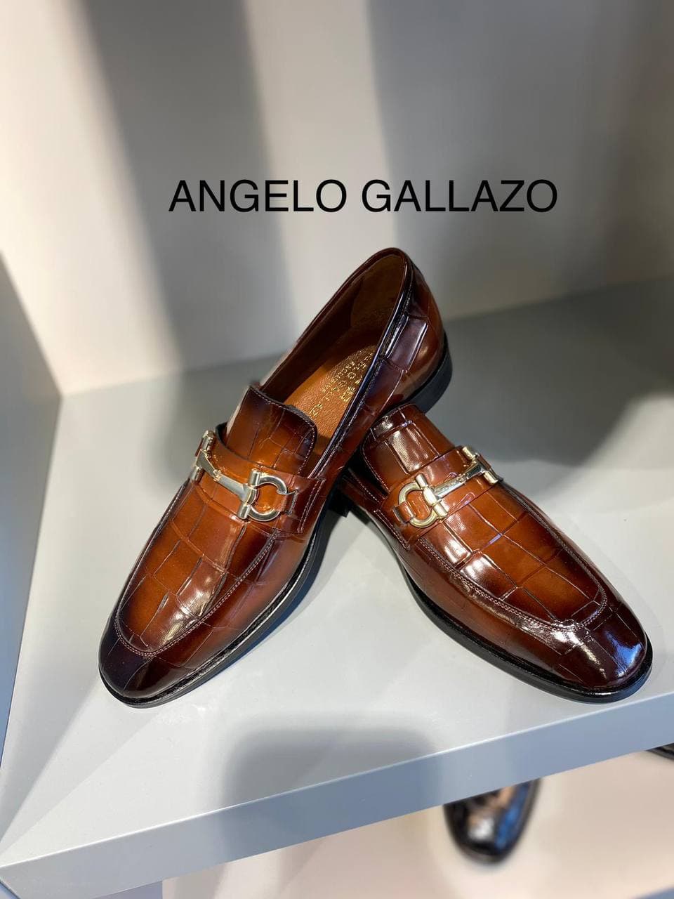 Chaussures Angelo Gallazo couleur marron cirée mocassins à boucle